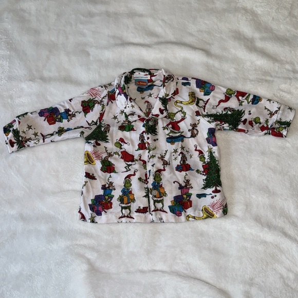 🎄 The Grinch Pajamas 🎄 - Picture 2 of 12